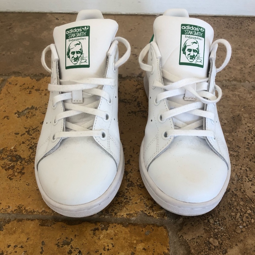 ADIDAS - UNISEX STAN SMITH ADVANTAGE TENNIS SHOES + WHITE/WOMENS/6